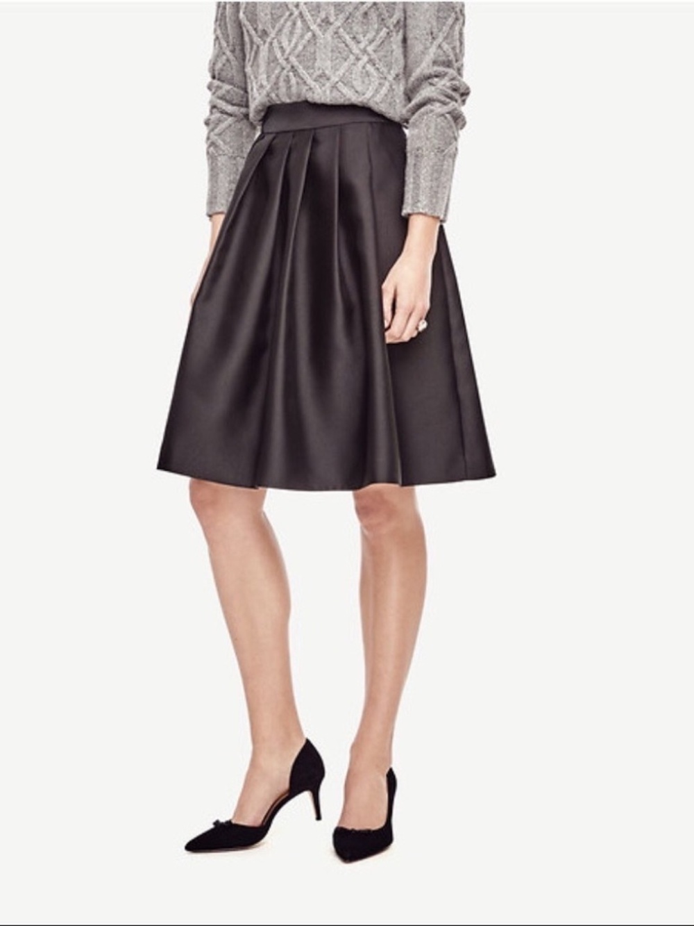 Ann Taylor Black Taffeta pleated midi skirt with pockets size 6